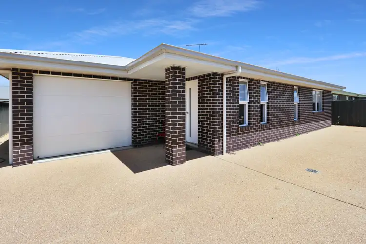 2/12 Dumaresq Street, West Wyalong NSW 2671