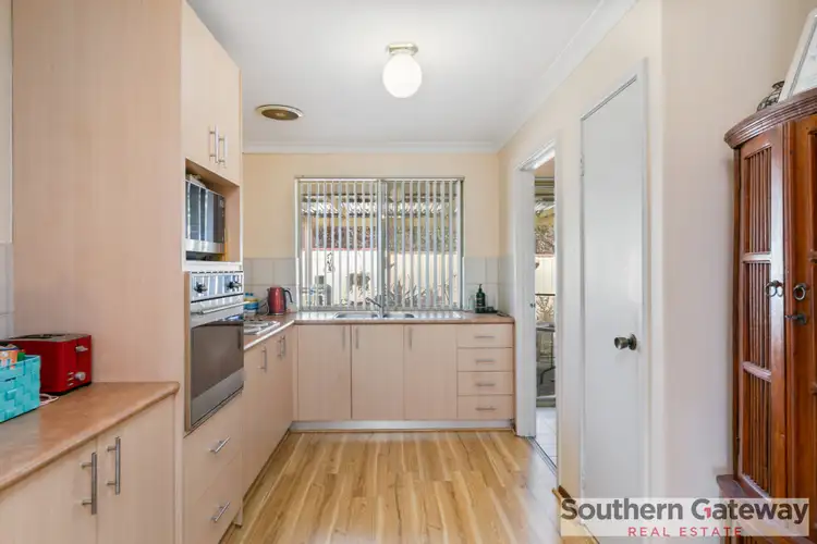 3/8 Neon Close, Parkwood WA 6147