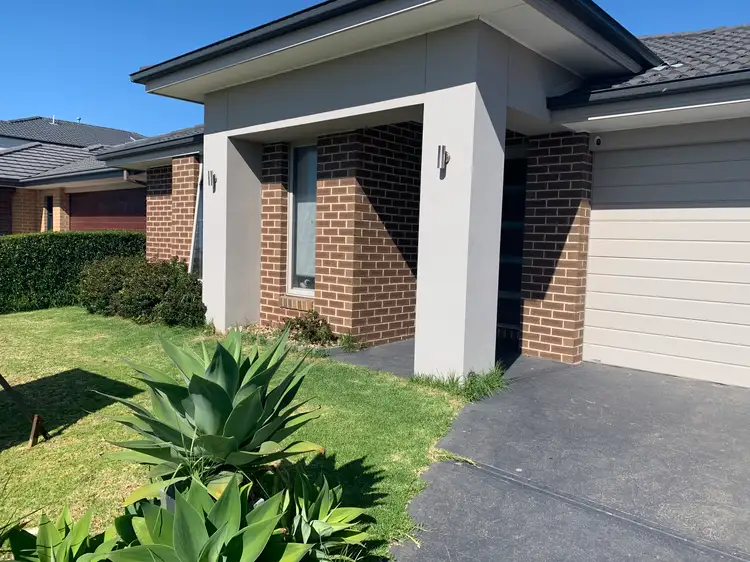 10 Statham View, Cranbourne West VIC 3977