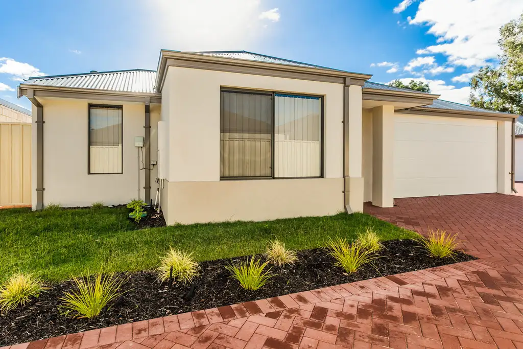 Main view of Homely house listing, 2/15 Robin Hood Avenue, Armadale WA 6112