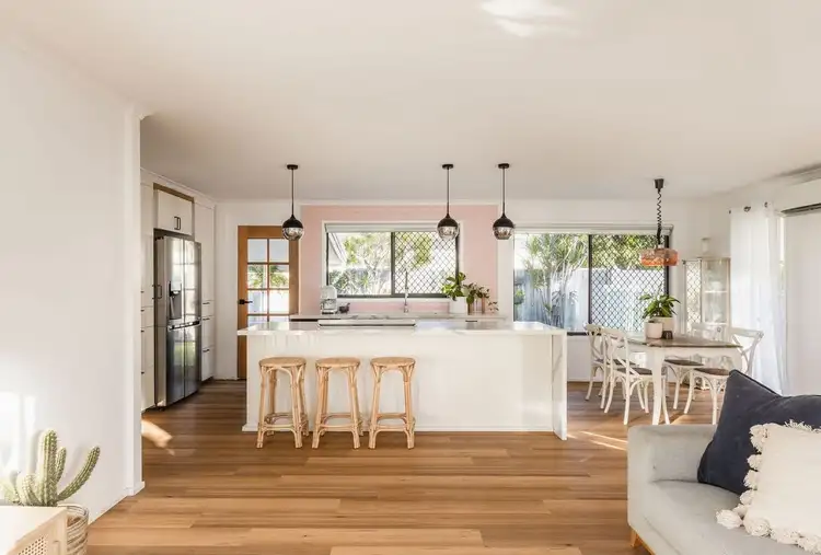 28 Allambi Avenue, Broadbeach Waters QLD 4218