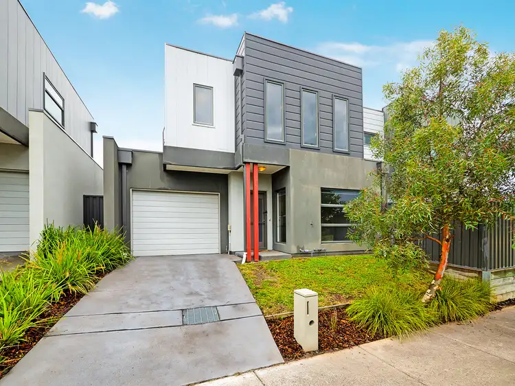 11 Easter Way, Cranbourne East VIC 3977