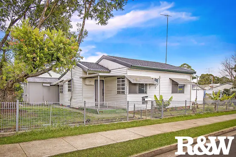 19 Araluen Avenue, St Marys NSW 2760