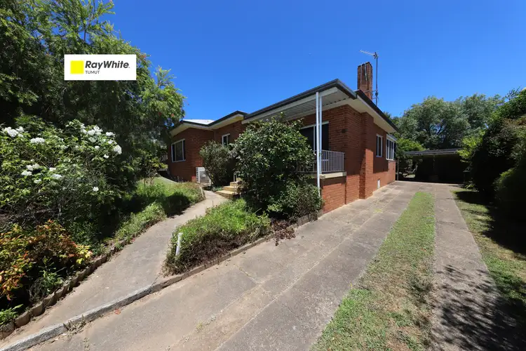 11 Simpson Street, Tumut NSW 2720