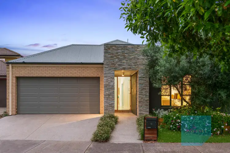 13 Damaine Circuit, Caroline Springs VIC 3023