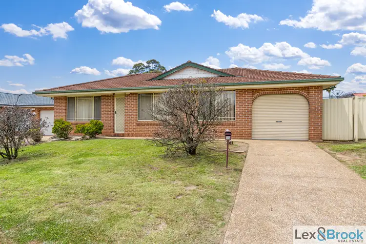 10 Lobelia St, Macquarie Fields NSW 2564