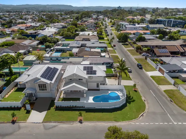 1/4 Kinloch Avenue, Benowa QLD 4217