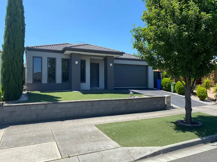 3 Cob Terrace, Clyde North VIC 3978