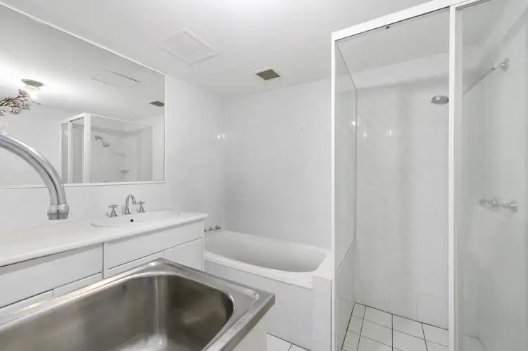 Fifth view of Homely unit listing, 4/36 Peerless Avenue, Mermaid Beach QLD 4218