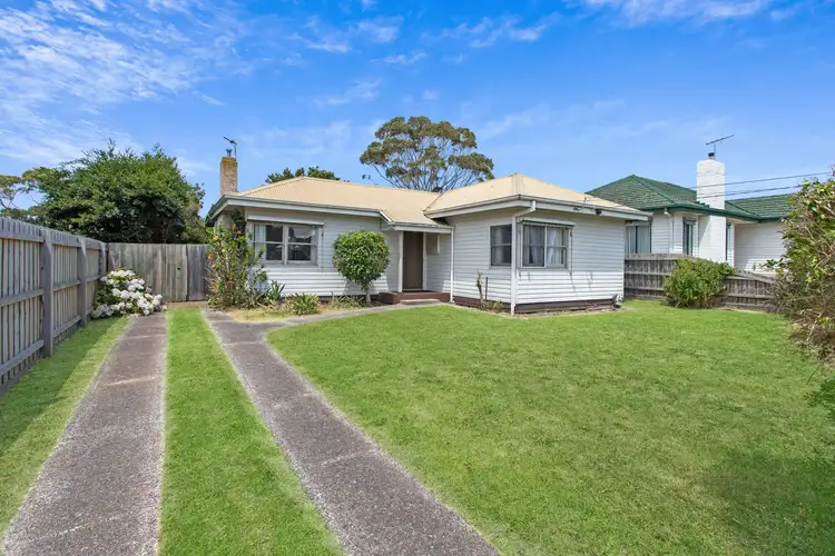 33 McKenzie Street, Seaford VIC 3198