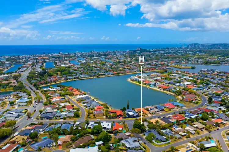 2 Illaura Street, Mermaid Waters QLD 4218