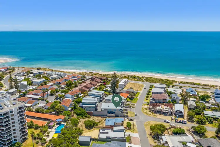 21B Oversby Street, Halls Head WA 6210