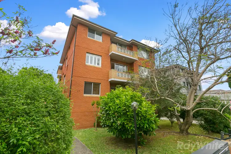 8/12 Keith Street
