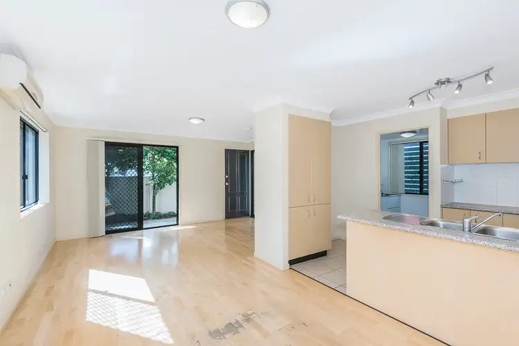 Main view of Homely townhouse listing, 2/27 Oatland Crescent, Holland Park West QLD 4121