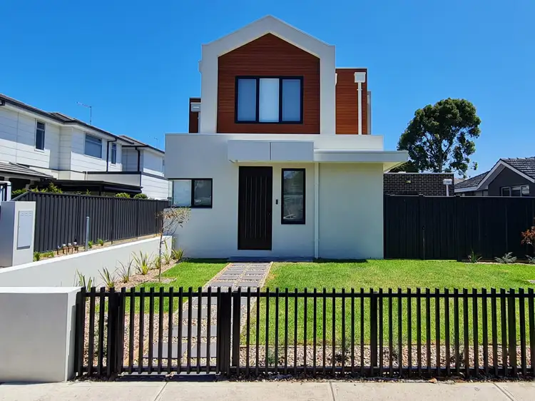 1/33 Dove Avenue, Altona VIC 3018
