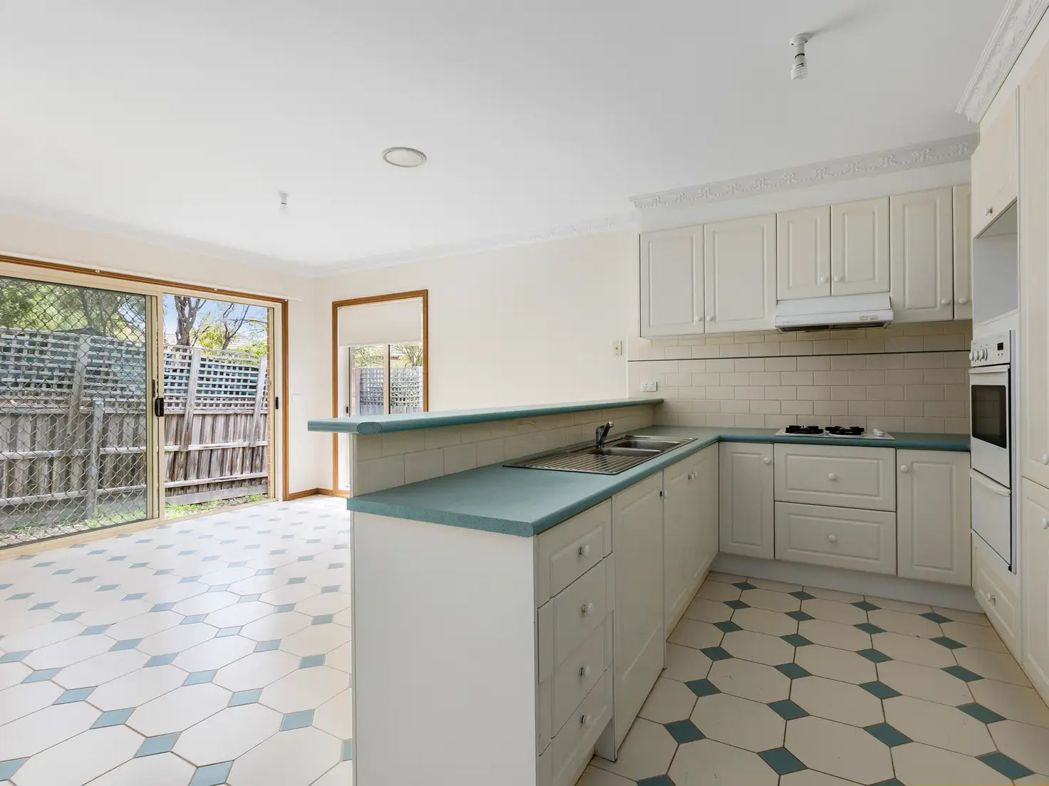 Main view of Homely unit listing, 2/5 Francis Crescent, Ferntree Gully VIC 3156