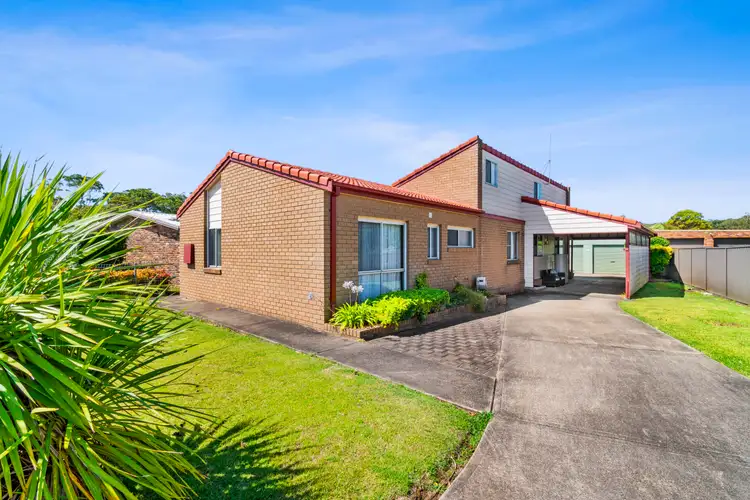 12 Blue Gum Parade, Maloneys Beach NSW 2536