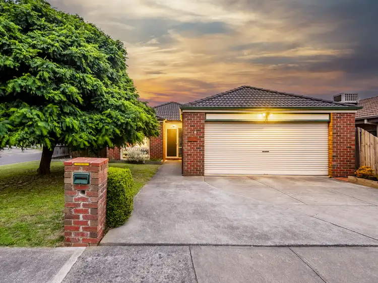 33 Scarborough Avenue, Cranbourne West VIC 3977