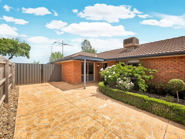 11 Caroline Crescent, Cranbourne West VIC 3977