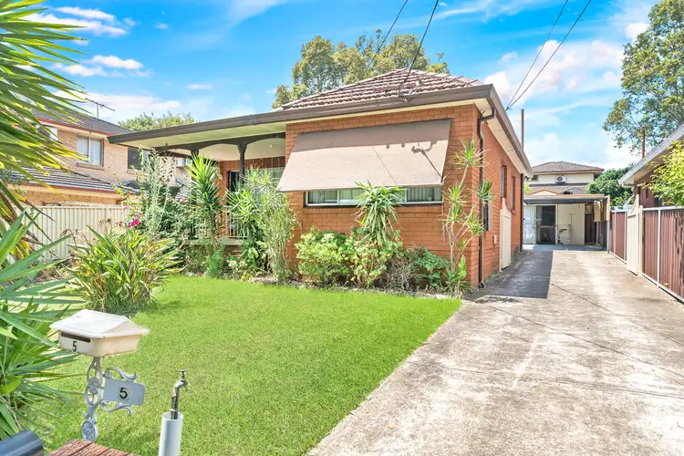 5 Wyena Road, Pendle Hill NSW 2145