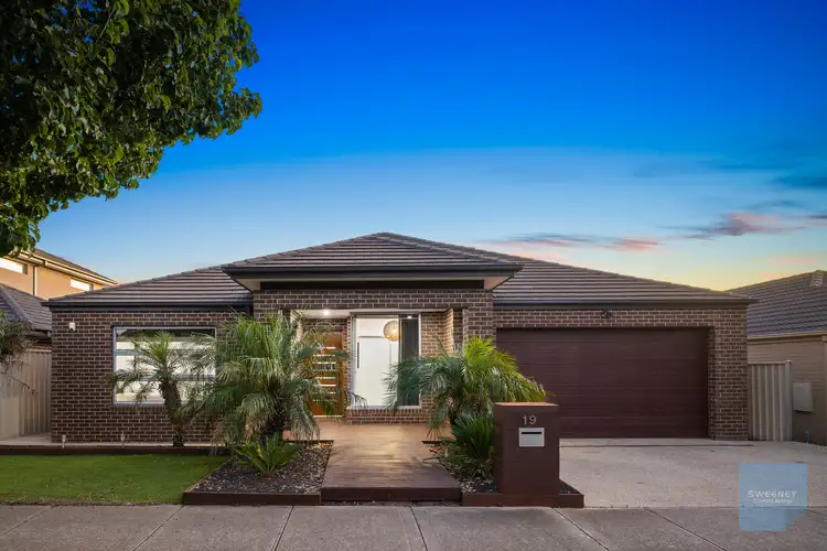 19 Carisbrook Street, Caroline Springs VIC 3023