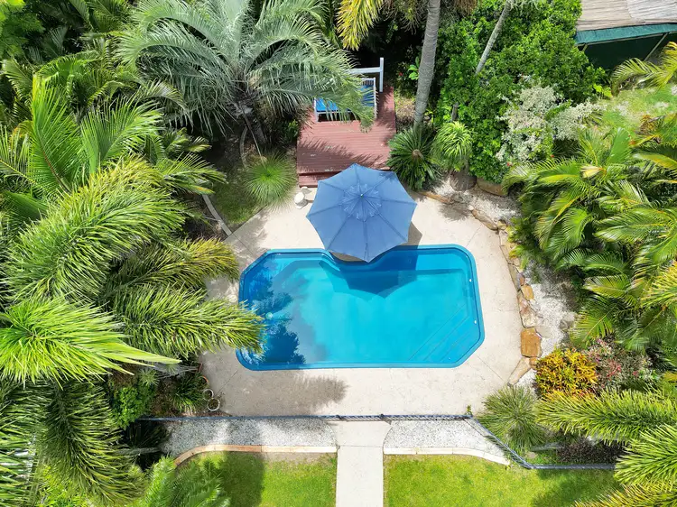 8 Beschen Court, Blacks Beach QLD 4740