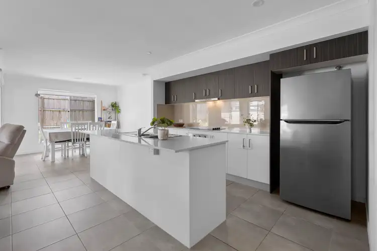 8 Pisa Court, Waterford West QLD 4133