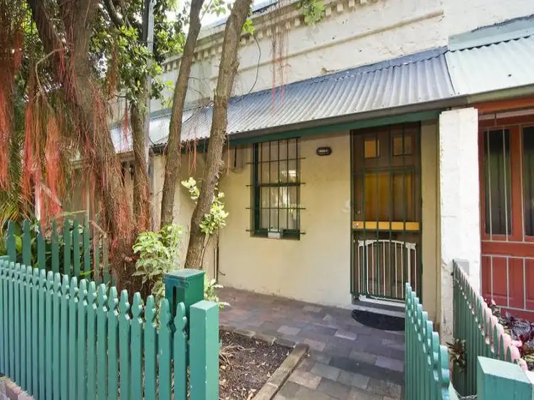16 FLORA STREET
