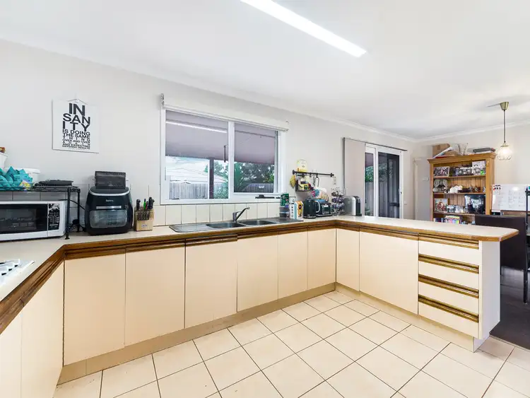 Fourth view of Homely unit listing, 1/4 Blueberry Close, Cranbourne North VIC 3977