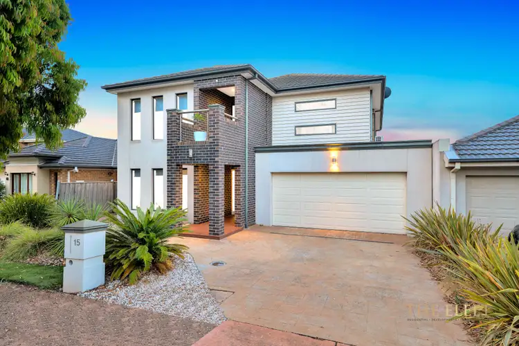 15 Middle Park Drive, Sanctuary Lakes VIC 3030