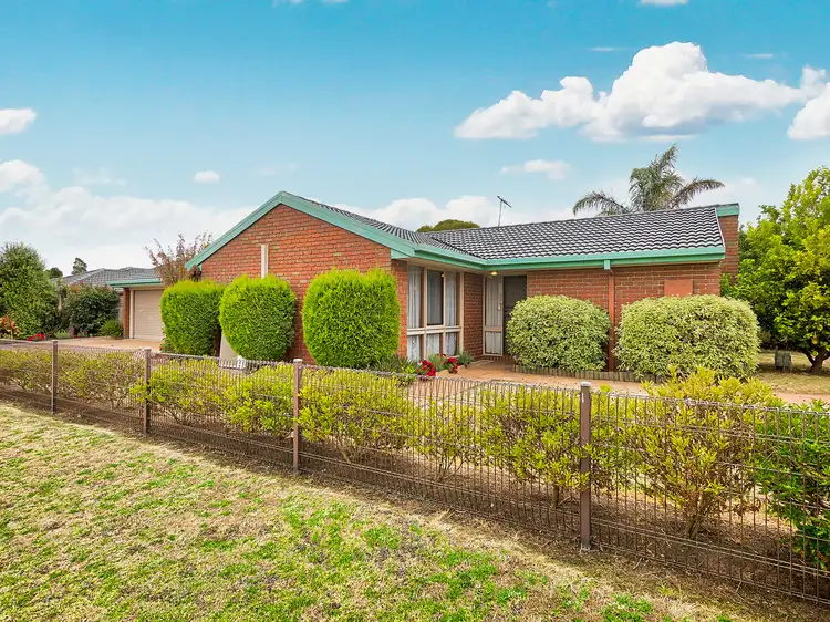 5 Lansell Drive, Cranbourne North VIC 3977