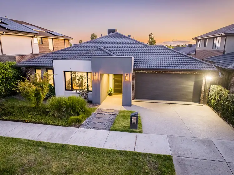 33 Lucinda Lane, Cranbourne North VIC 3977