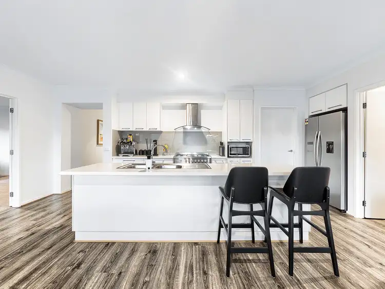 Sixth view of Homely house listing, 33 Lucinda Lane, Cranbourne North VIC 3977