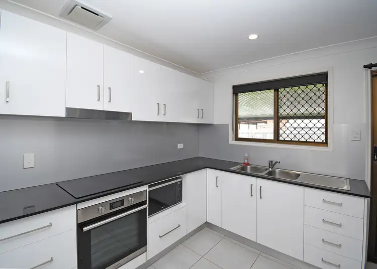 Fifth view of Homely house listing, 10 Maryanne Court, Point Vernon QLD 4655