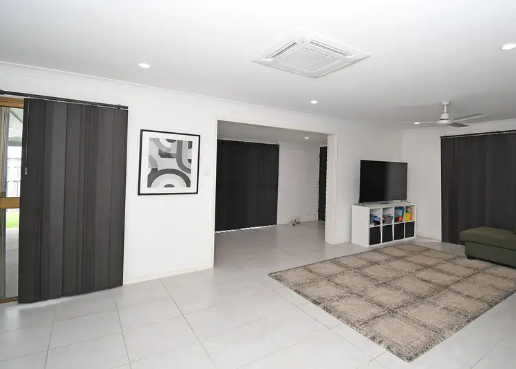 Sixth view of Homely house listing, 10 Maryanne Court, Point Vernon QLD 4655