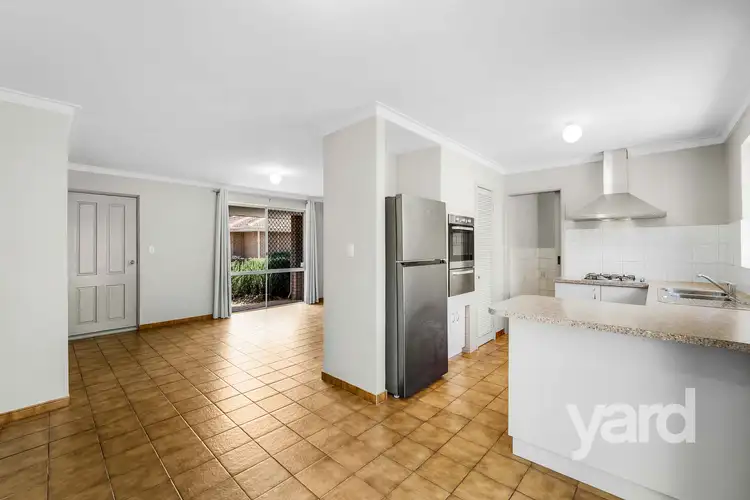 18/6 Pinewood Avenue, Kardinya WA 6163