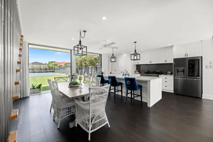 23 Freyburg Street, Sorrento QLD 4217