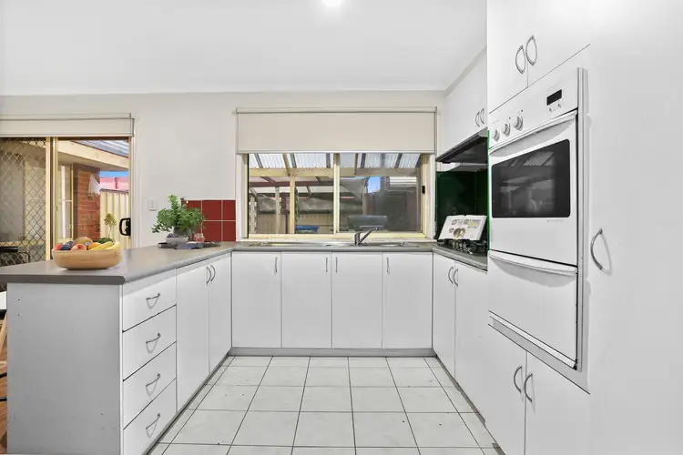 31 Andrea Crescent, Cranbourne North VIC 3977