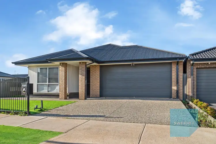 32 Livingston Drive, Rockbank VIC 3335