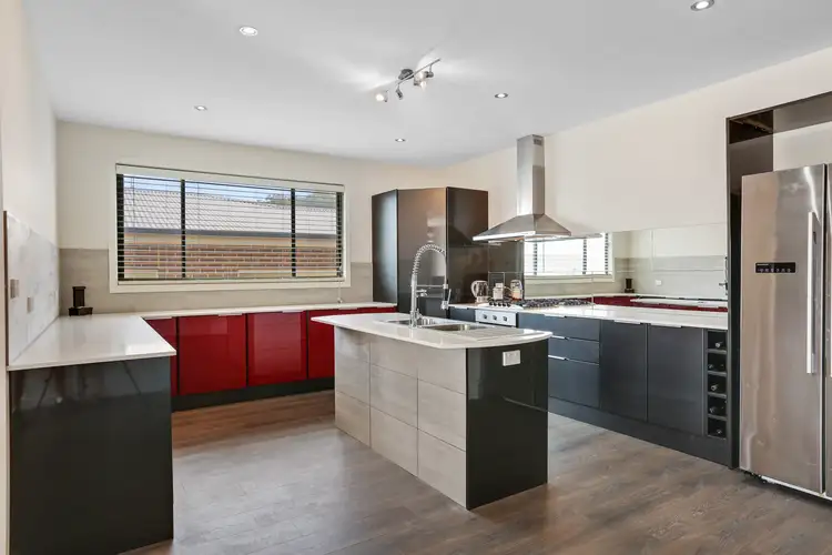 8 Mary Davis Ave, Koonawarra NSW 2530
