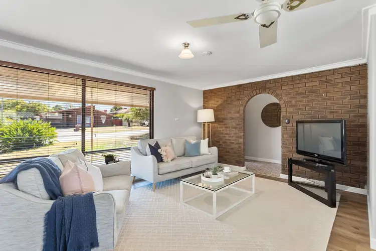 33 Ackmar Way, Swan View WA 6056