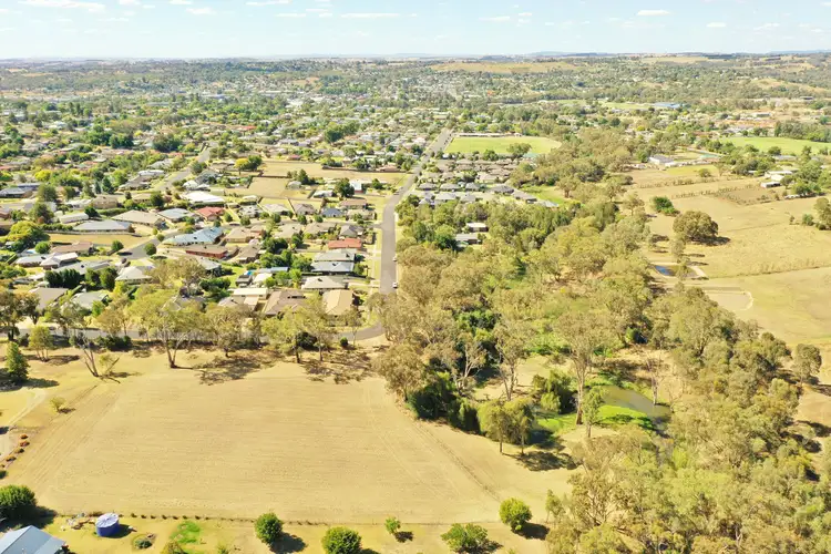 98 Binalong Street, Young NSW 2594