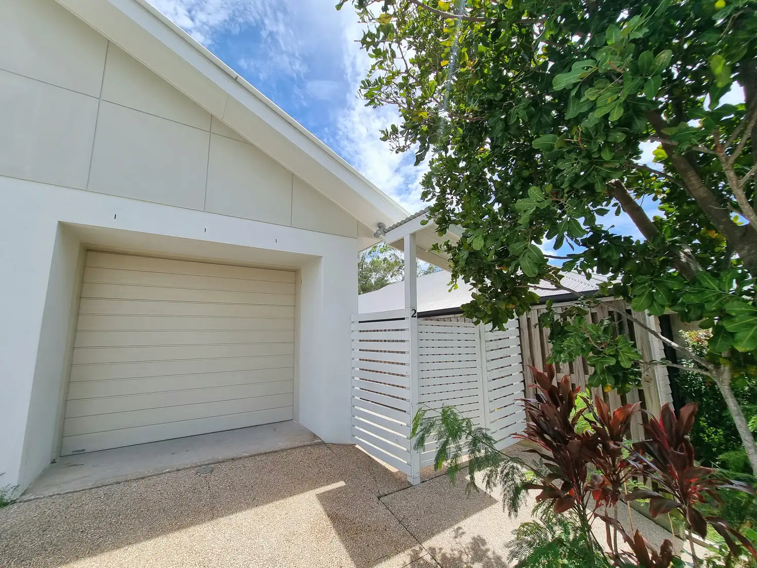Main view of Homely unit listing, 2/33 Sea Prince Circuit, Clinton QLD 4680