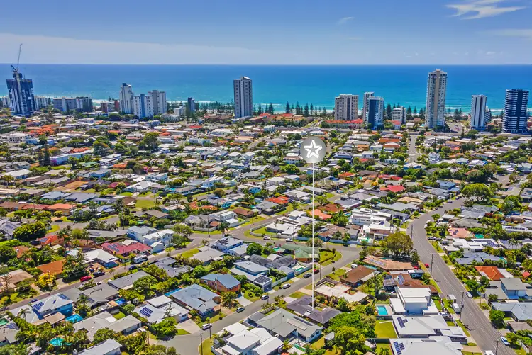 8 Curlew Crescent, Burleigh Waters QLD 4220