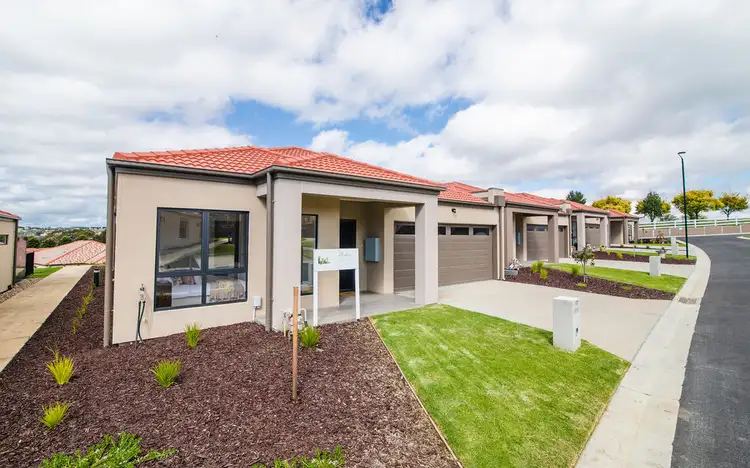 16 Carrara Way, Hidden Valley VIC 3756