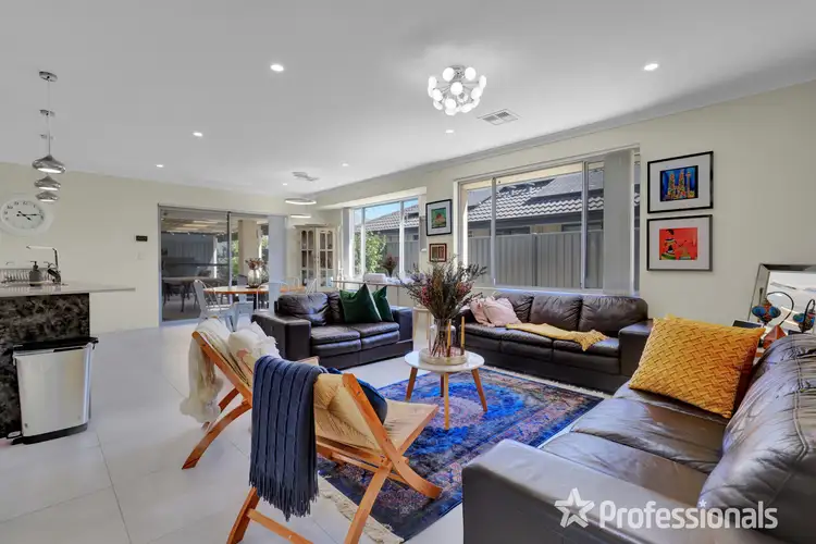 11 Everlasting Avenue, Piara Waters WA 6112