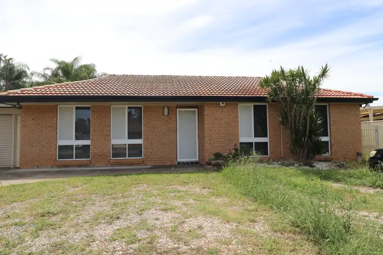 23 Mistletoe Ave
