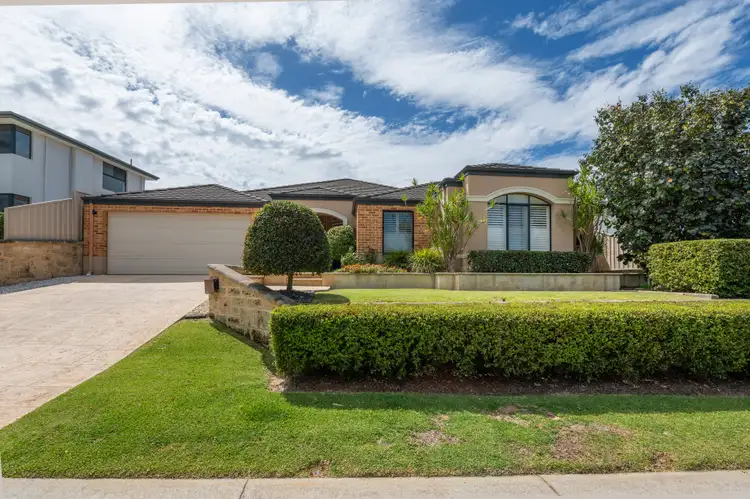5 Samphire Rd, Canning Vale WA 6155