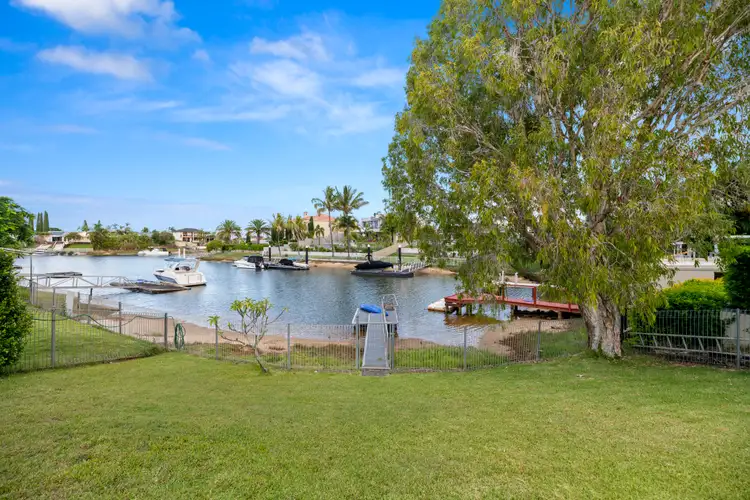 3 Selkirk Avenue, Benowa QLD 4217