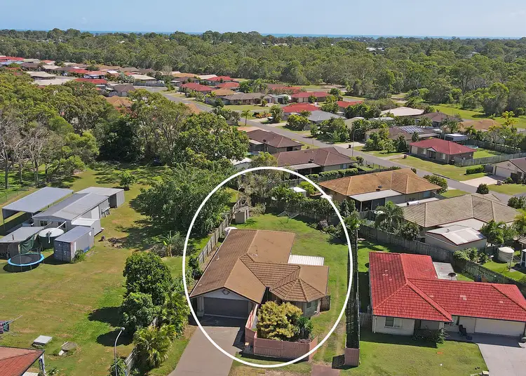 27 Topaz Circuit, Urangan QLD 4655